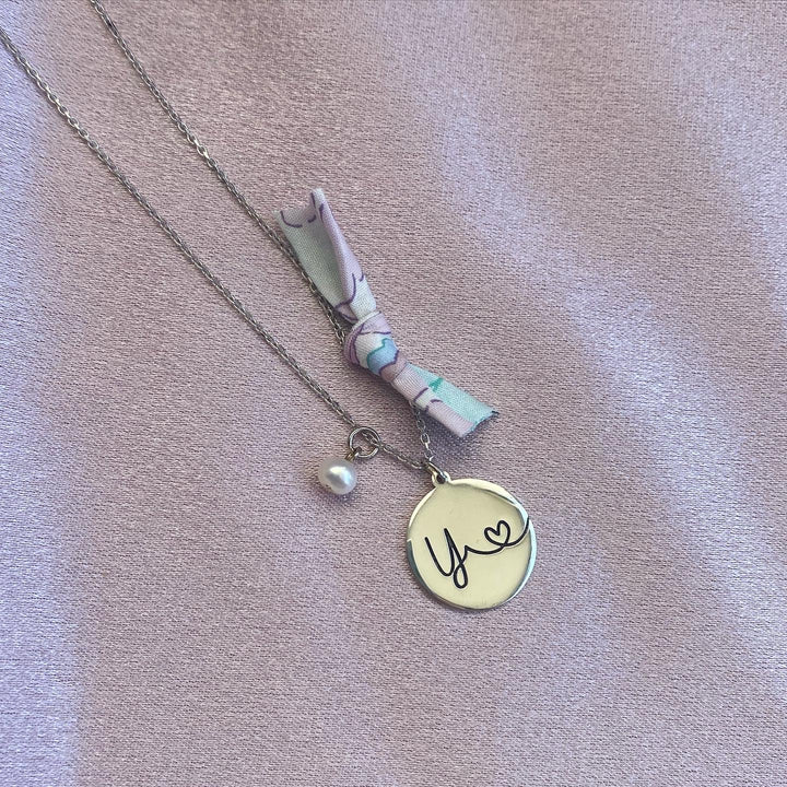 Medallion necklace gold