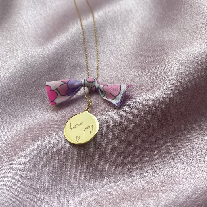 Medallion necklace gold