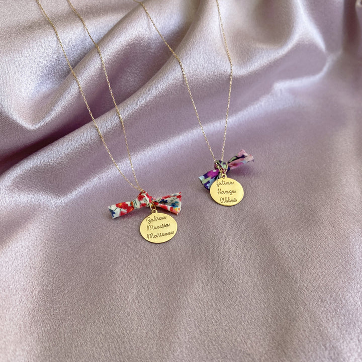 Medallion necklace gold